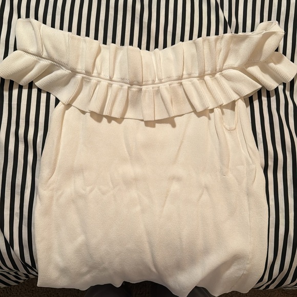 Ruffle off the shoulder top - Picture 2 of 2